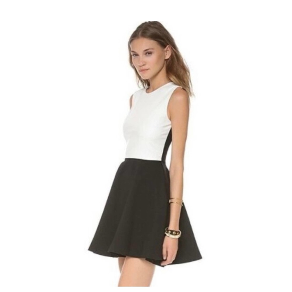 Diane von Furstenberg Dress Size 6 Black‎ White Jeannie Two Leather Fabric
